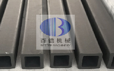 碳化硅横梁承重梁的特性：商品在1380℃溫度下工作中,其各类性能参数均维持不会改变